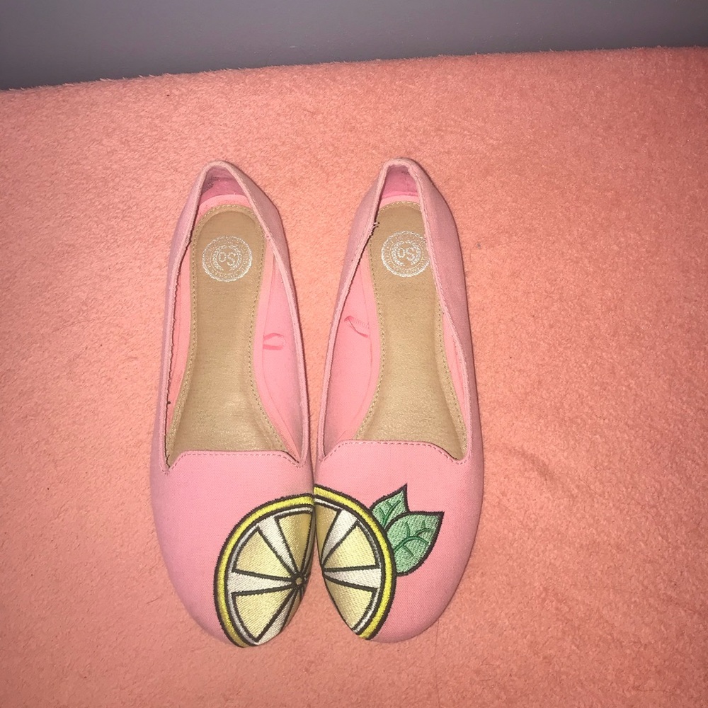 Coral with lemon flats